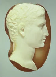 Kamee, die Kaiser Augustus darstellt
